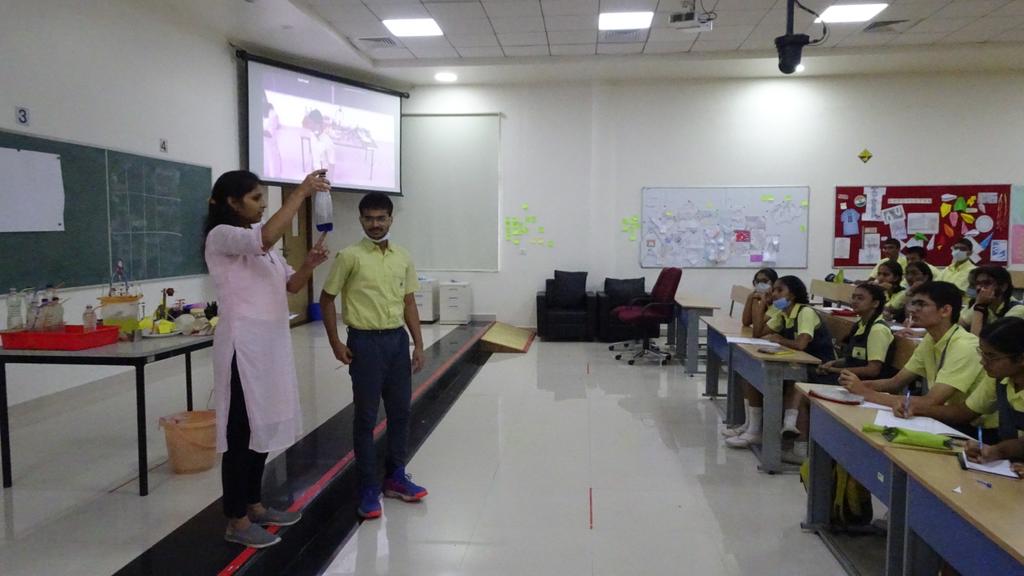 ScienceActivity's tweet photo. #Wednesday_Visit
#SAC_students_Interaction
Today, @ScienceActivity @IISERPune conducted #fun_learning activities for SES Gurukul school students from Pune. We had a great time with students by sharing #SAC_digital_repository

#Visit_IISER_Pune
https://t.co/vzHr3emPZ8 https://t.co/bJamawNzM2