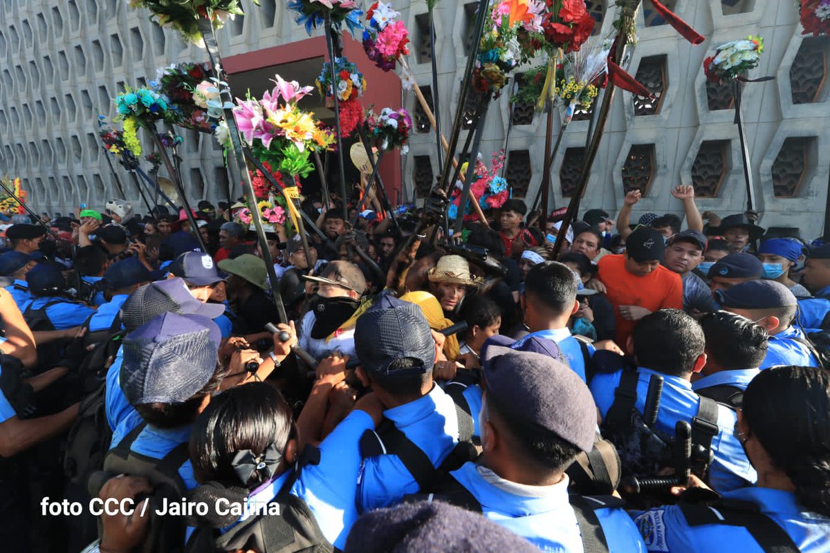 Felicidades a nuestra @vppolicial siempre brindar la seguridad a las familias, hoy desde muy temprano resguardando la imagen de santo domingo. 

#VivaMinguito2022 
#Niacaragua 
#NicaraguaPazyAlegria 

<a href="/QuenriM/">QuenriⓂ️</a> <a href="/LaZelayita/">La Zelayita 🇳🇮</a> <a href="/FloryCantoX/">Flor y Canto 🇳🇮</a>