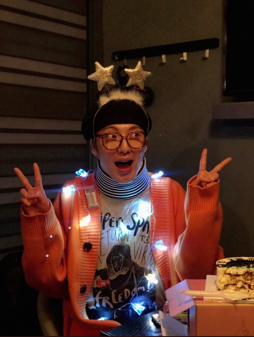 이거아무리봐도서커스맨한테잡혓는데그런줄도모르고신난바보한우주같음