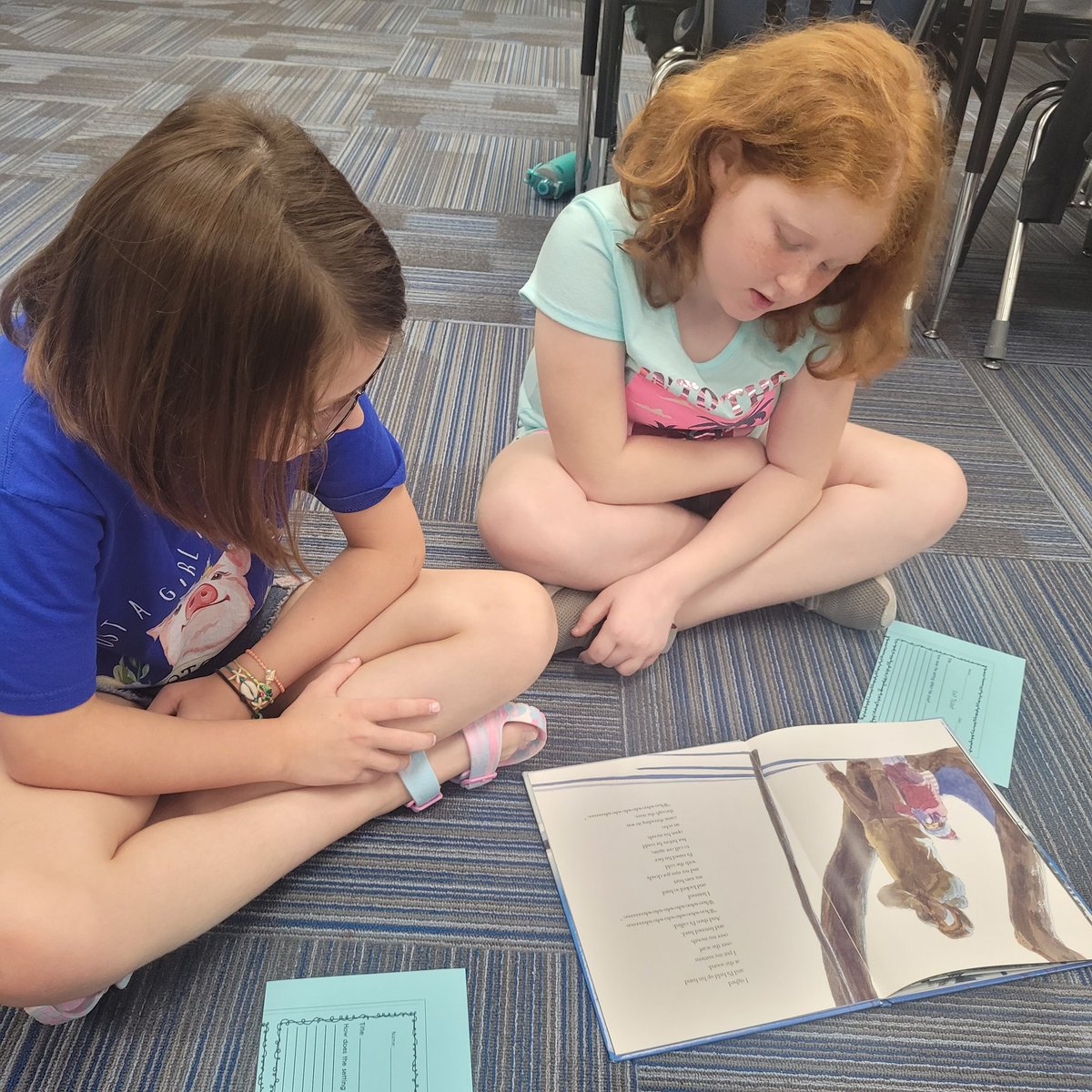 MrsSalleeJBS's tweet photo. Working on setting with #PictureBooks @MrGilman_MIS #CollaborativeReading #GrowingReaders https://t.co/g5GXwW5W7k