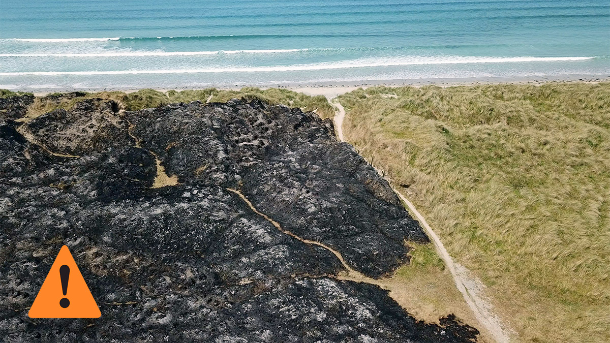 BannaRescue's tweet image. The Dept. of Agriculture, Food and the Marine has issued a Amber Fire warning until 16 August. Kerry County Council Beach Bye Laws already prohibit the lighting of fires, including barbecues, on any part of the beach. 

#Fire #FireWarning #Heatwave #FireService #BBQ (Photo 2020)