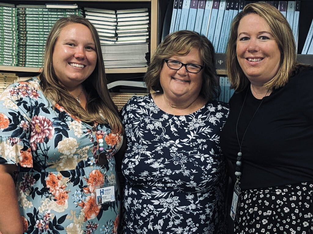 reedhcde's tweet image. #FirstDayOfSchool visits made our #HCS_SocStudies and #HCS_Science ❤️s happy!! We LOVE our @hamcoschools coaches! @HCSRockPoint #REStigers #BetterTogether @BCrawford_HCS