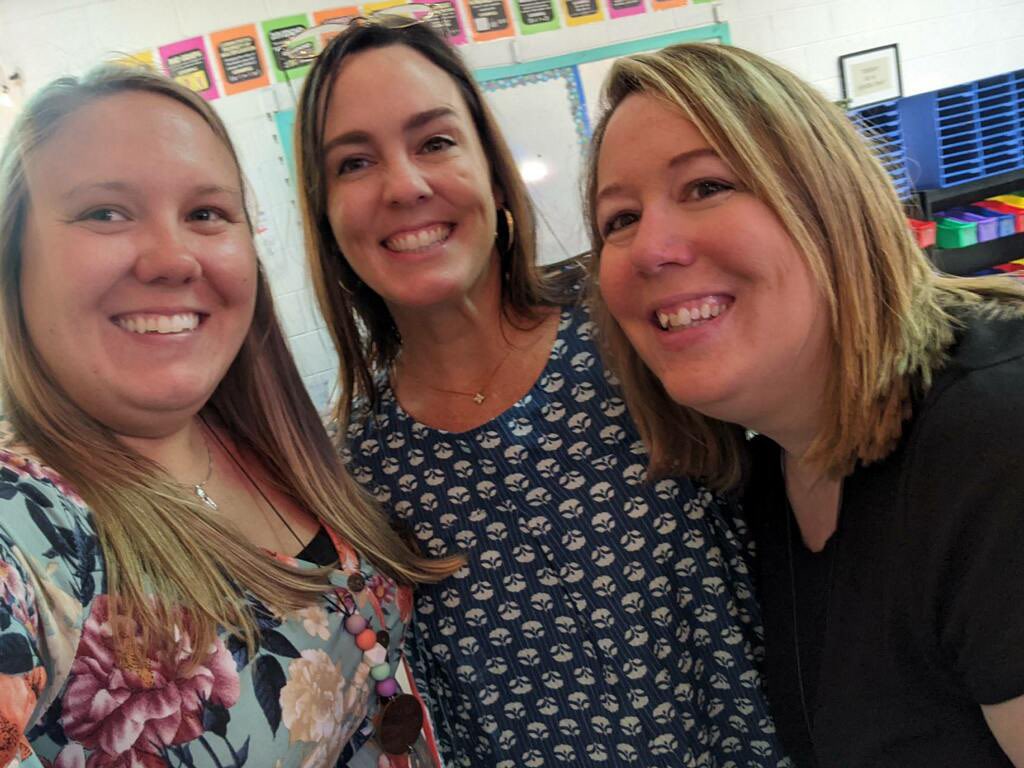 reedhcde's tweet image. #FirstDayOfSchool visits made our #HCS_SocStudies and #HCS_Science ❤️s happy!! We LOVE our @hamcoschools coaches! @HCSRockPoint #REStigers #BetterTogether @BCrawford_HCS