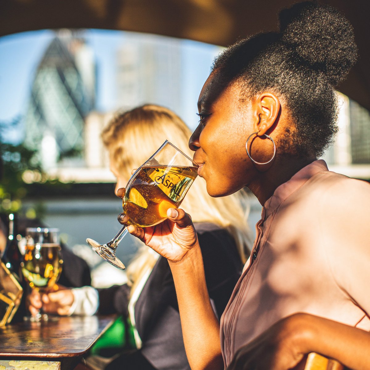 Pressed in the countryside, sipped in the city. That's how you know it's good! 🍏 Please Drink Responsibly