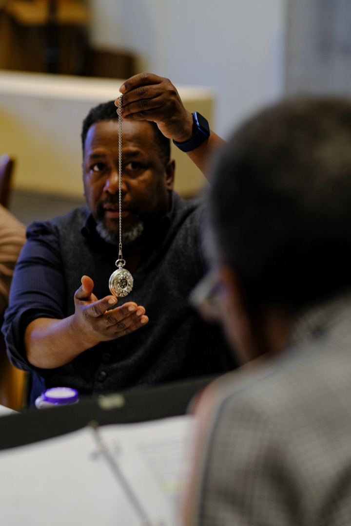 Salesman_Bway's tweet image. A sneak peek at rehearsals with the #SalesmanOnBroadway cast and creative team!
 
Wendell Pierce is mesmerizing as Willy Loman. Don’t miss our run at New York City’s Hudson Theatre this Fall.

(📸: Montsho Thoth)