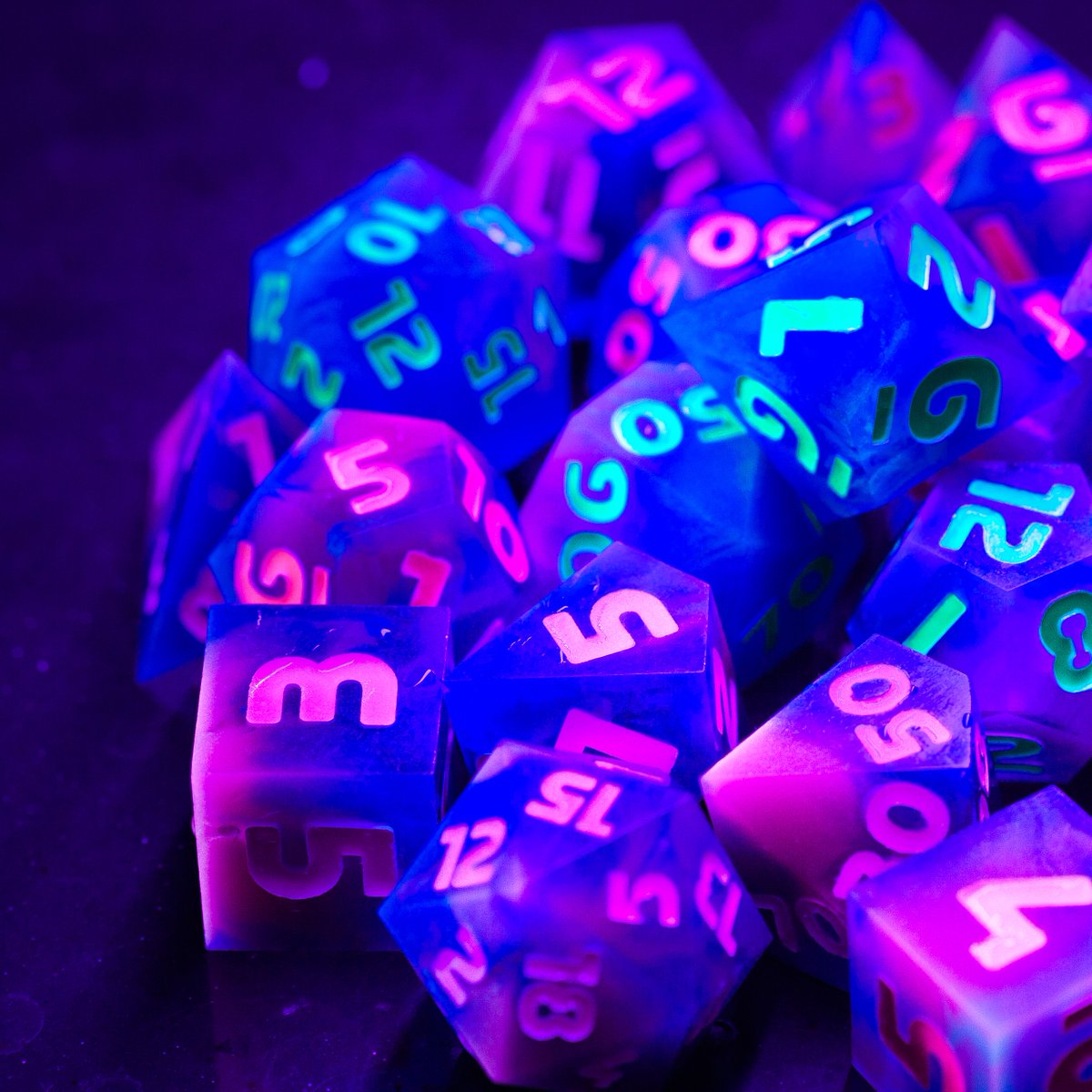 wildearthdice's tweet photo. THE CYBERPUNK COLLECTION OFFICIALLY LIVE🥳

https://t.co/xnGDUSqWHQ
Let's smash this. The neon party starts now.

Retweets much appreciated🙏

#dice #DnD #handmadedice #Kickstarter #ttrpg #dungeonsanddragons https://t.co/u1MkqdReoc