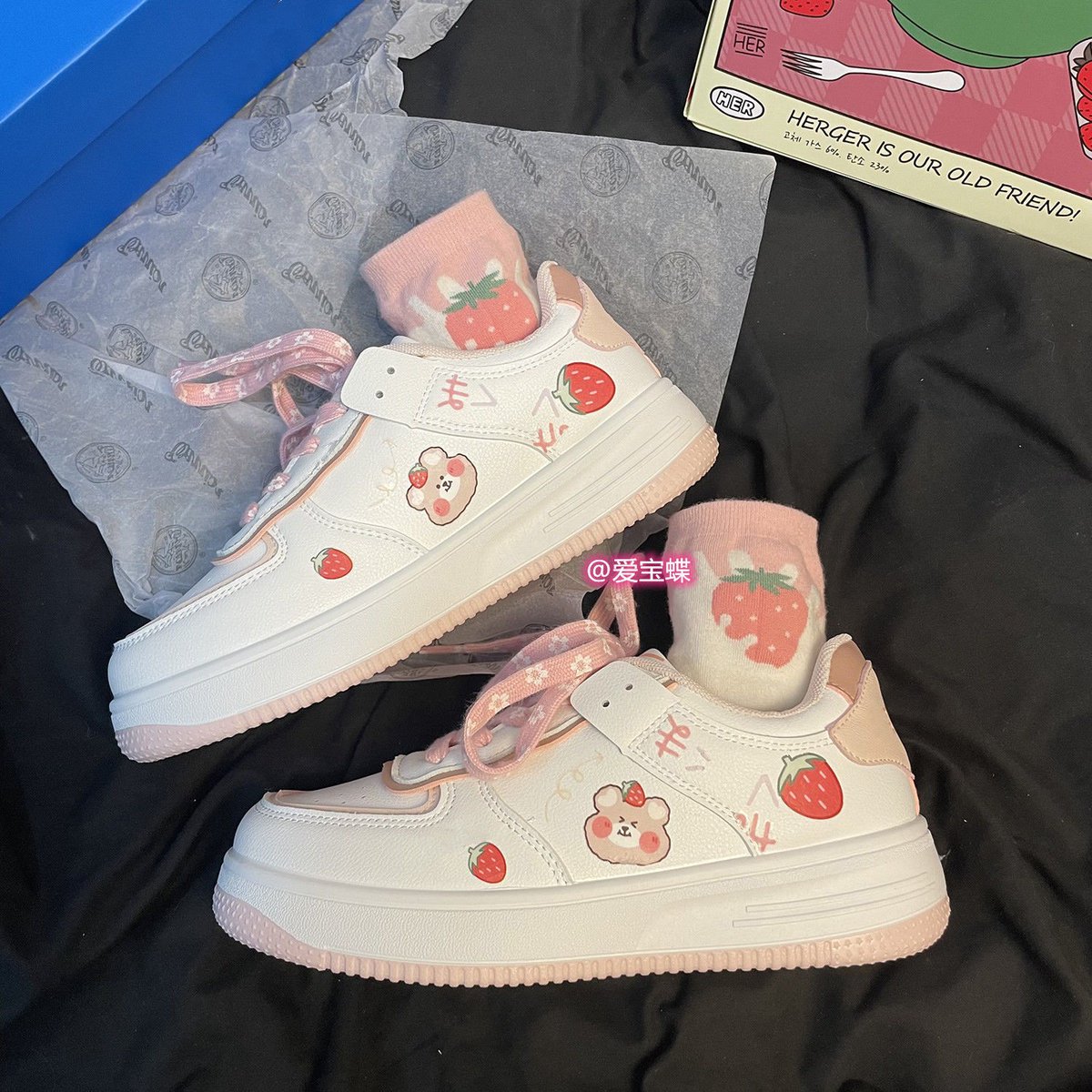 3Express00's tweet image. 👟💜حذاء رياضي انمي جميل  💜👟
✅ التقييم : 4.8 \ 5 
✅الشحن مجاني ✈️
رابط الشراء ⬇️⬇️⬇️

s.click.aliexpress.com/e/_DC2XOib

#BLACKPINK #LISA #anime #ARMY #JIMIN #aliexpresses #حساب_المواطن #عظم_الله_أجوركم #الحريه_للدكتور_أحمد_قطن #مصر #BTSKpop #Russia #family