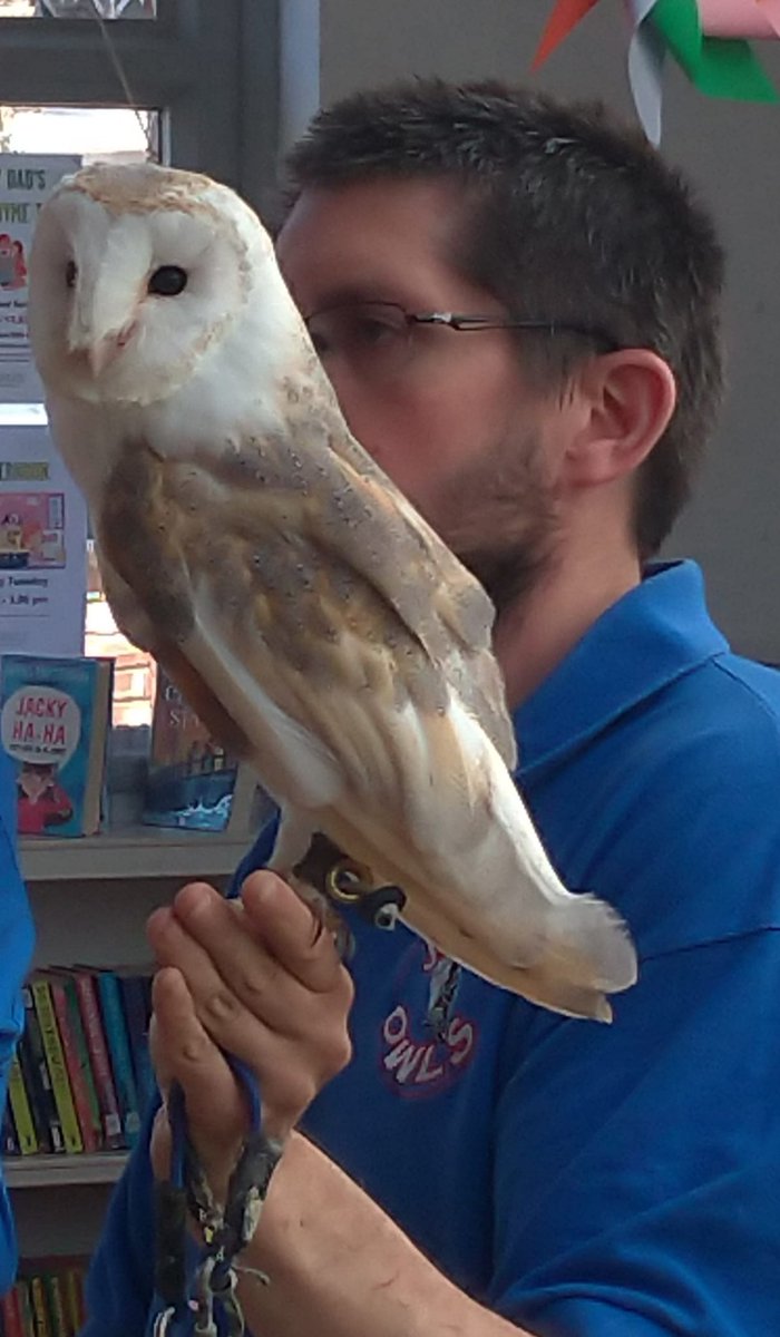 BetterBattersea's tweet photo. #BatterseaLibrary
#ChildrensLibrary
Excited about Owls? Today the Children learned so much about Owls. The colour of their feathers helps them to blend into their environment so that they are safe. https://t.co/Z2MocrJ9Nm