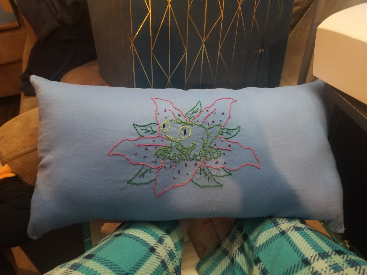 Ashy65wolfy's tweet photo. Some of my embroidery work.
#embroidery #crafting #hobby #handmade #momlife #ideasneeded https://t.co/S7wYk4wY2t