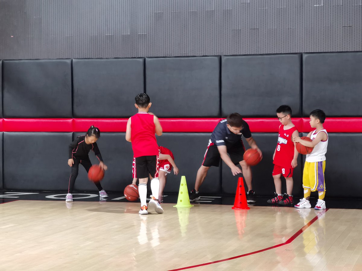 SuZhang2021's tweet photo. What are the favorite sports for kids in Beijing? Basketball first apparently. https://t.co/CYyvlgSd0B
