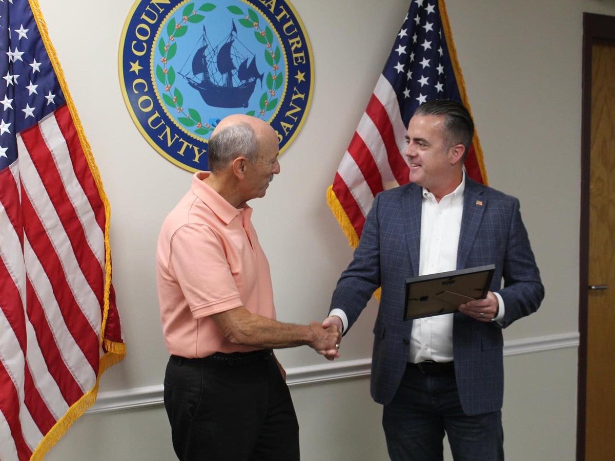 AlbanyNYLeg's tweet photo. Chairman @JoyceForAlbany presented a proclamation to Vince Colonno recognizing his work as CEO of @CC_Albany, &amp; providing support to those in need. Colonno has spent a life in public service, including over 30 years working for Albany County. We wish him well in his  retirement. https://t.co/DexDSOZXNP