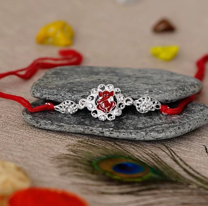 PrinceManohar14's tweet photo. @Flipkart @flipkartsupport we know that u don't respect ppl sentiments. But plz don't disrespect Rakshabandhan. What sister ordered and what you have sent is very diff. So what have you decided to do now. Check asap https://t.co/GACwVvOksk