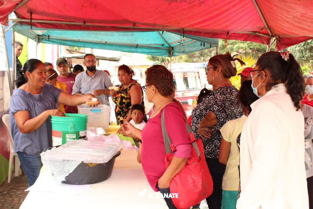 1/2 #Fotos🖼| Las familias de la ciudad de #Diriomo disfrutaron de una gran 'Feria del Maíz' como parte de la Promoción y rescate de la amplia Gastronomía tradicional. 📸

Yoltamales, elotes, güirilas y distintos platillos a base del maíz se degustaron y compartieron con