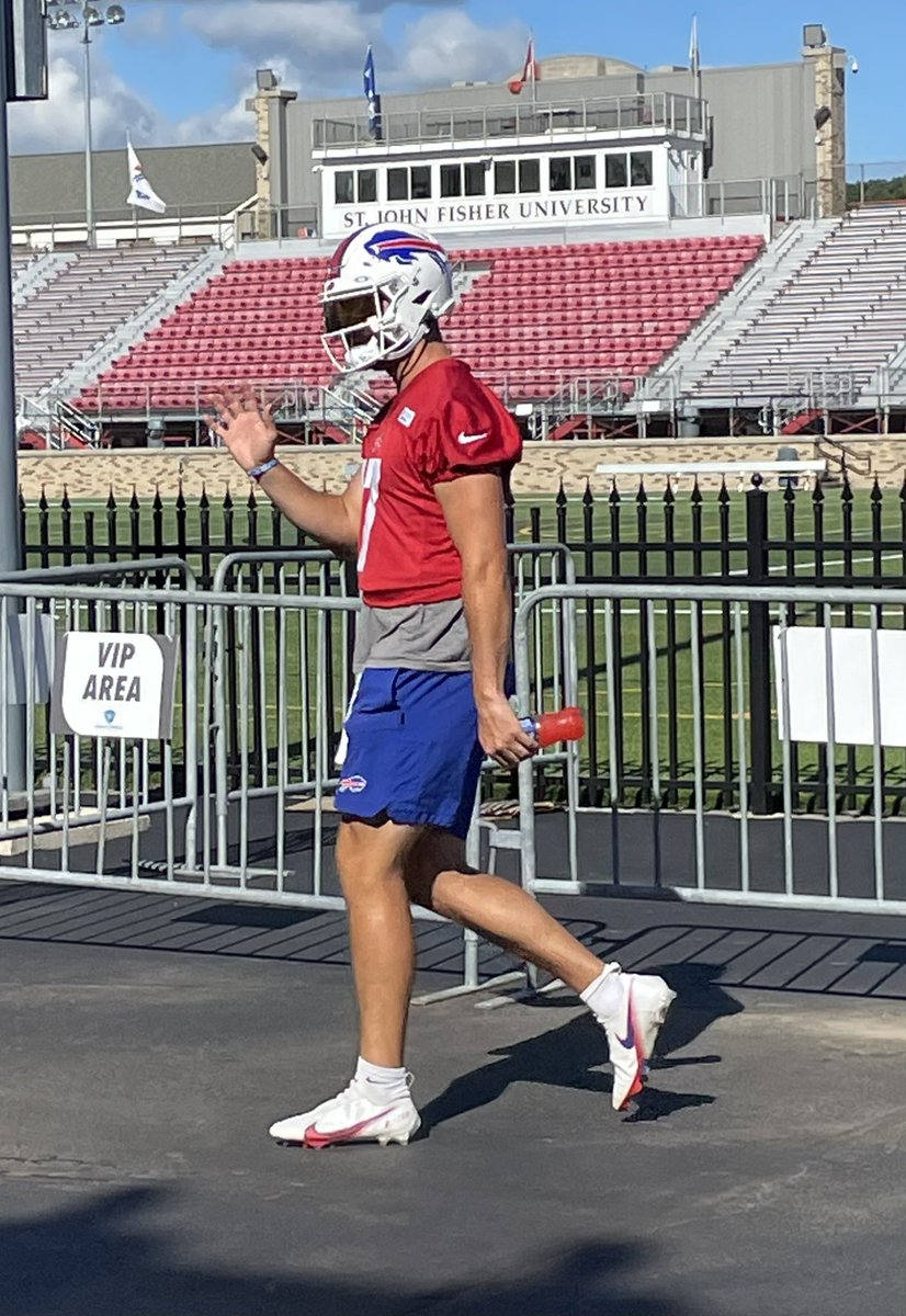 KD_Peck's tweet photo. Solid day at @BuffaloBills training camp today ❤️💙 #letsgobuffalo #buffalobills #billsmafia https://t.co/qK9Qrli9kO