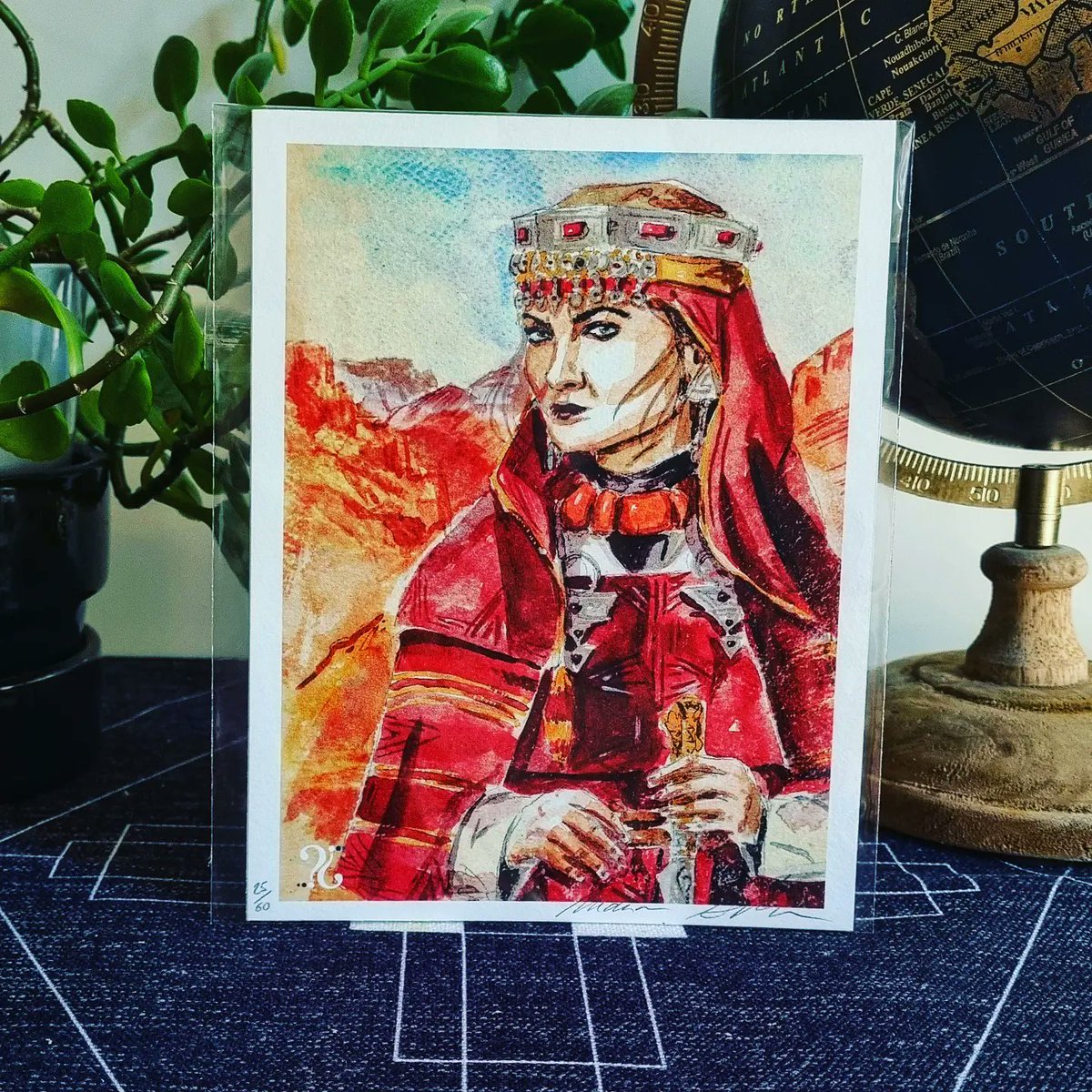 DTDA_Games's tweet photo. L'illustration de la #Kahina est en chemin✉️ ! Les Tipeurs de la chaîne @questiondhisto1 devraient bientôt recevoir ce tirage limité et signé par @Manon_Stripes ! 📬
#histoire #history #questionsdhistoire #youtube #tipeee #watercolors #portraitstudy #islam #kahina https://t.co/ABkJhn4ccm