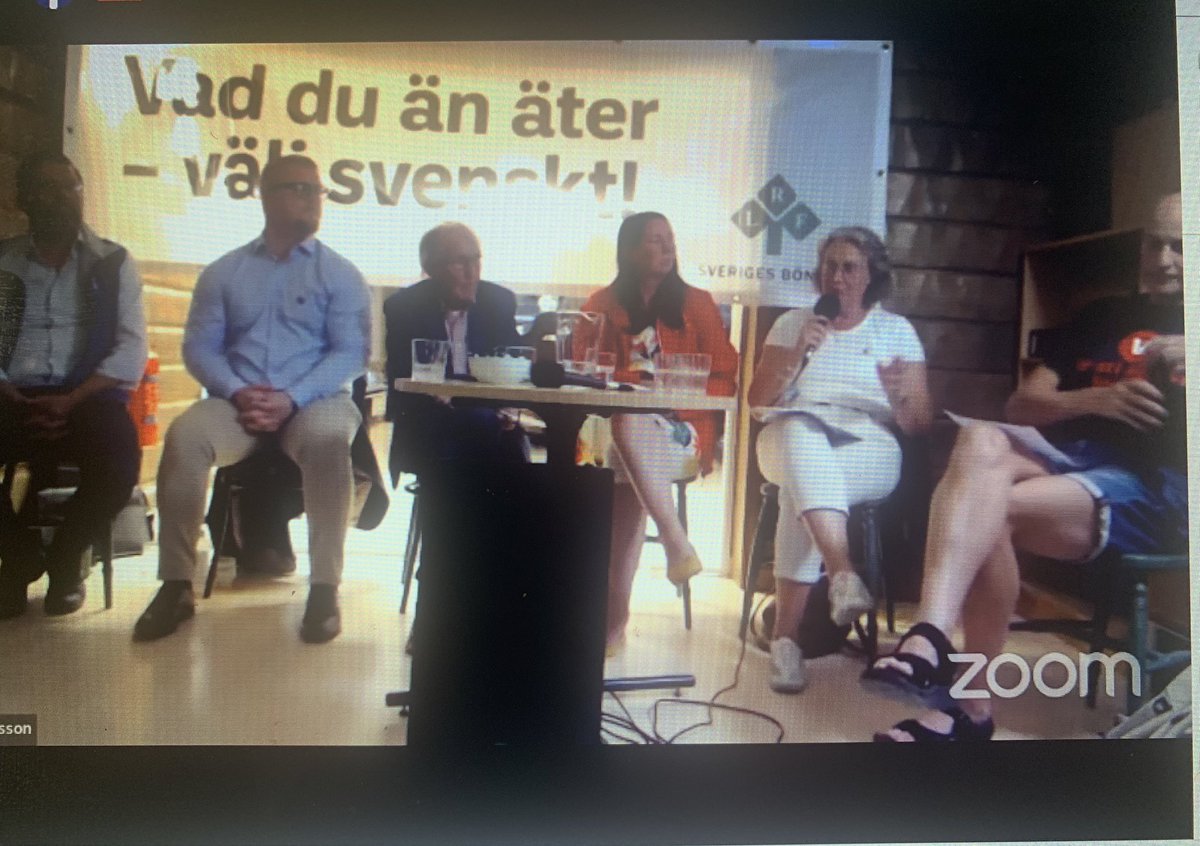 Caramillis's tweet photo. Lyssnar på debatt med LRF #val2022 #örnsköldsvik #teamAnna-Britta #C https://t.co/Tx684nDmdF