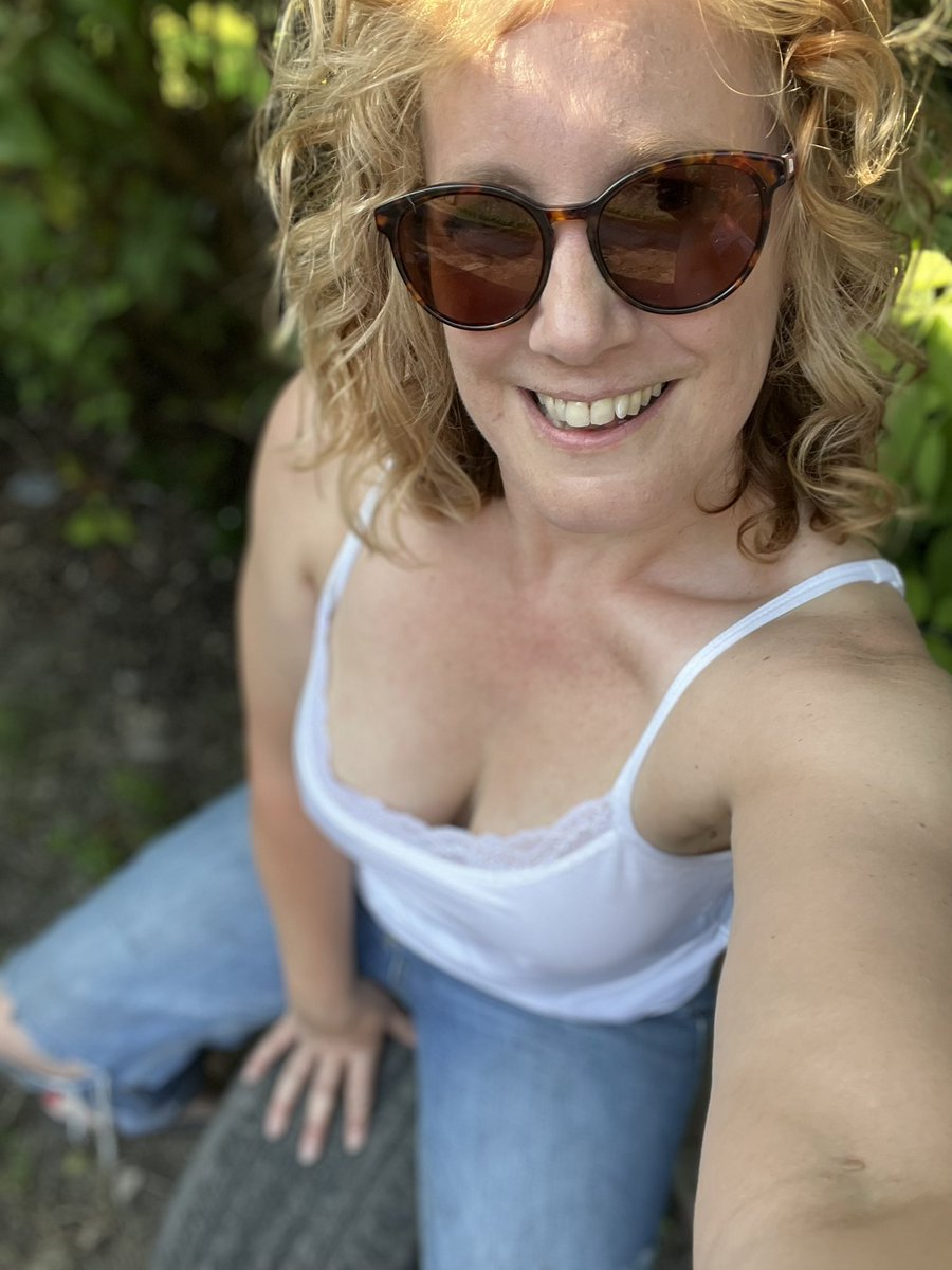 milliethefish's tweet image. Best thing my Dad ever did was make me put the spare tyre on all 4 wheels the day I passed my driving test 🚗🛞 Hated him at the time for it, but I can whip a tyre on and off in no time now. Been a few years since I’ve had to but all good now #thanksdad #daddysgirl #allsorted