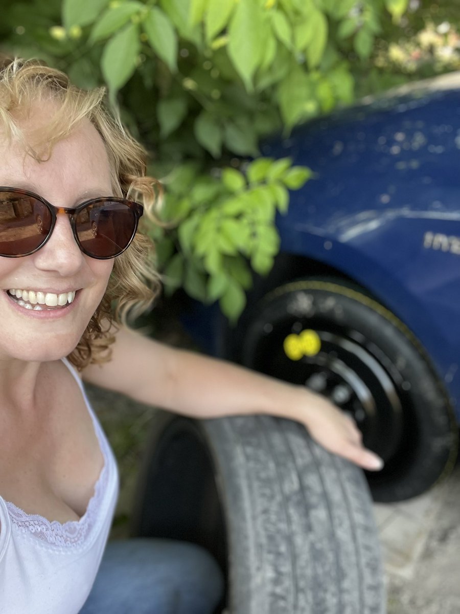 milliethefish's tweet image. Best thing my Dad ever did was make me put the spare tyre on all 4 wheels the day I passed my driving test 🚗🛞 Hated him at the time for it, but I can whip a tyre on and off in no time now. Been a few years since I’ve had to but all good now #thanksdad #daddysgirl #allsorted