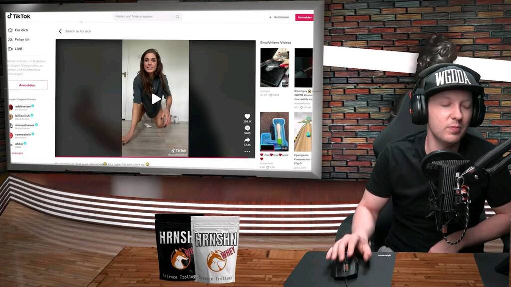 FlexxxTv's tweet photo. Wir blicken auf #zecplus zurück und beglückwünschen @matthiasclemenszecplus noch einmal zu seinem Kaktus 😉 #sexismus #zornigerkaktus https://t.co/ujPeHVKn7Z #instagram https://t.co/Kij9xXSMOo
