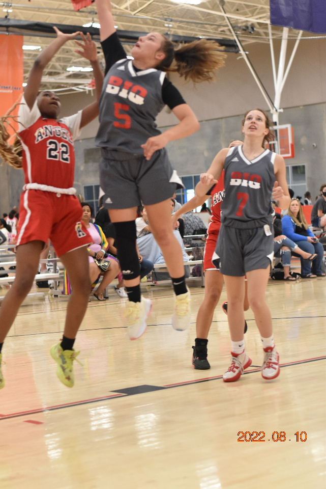 girlzprepreport's tweet photo. Just dropped The Shooters #PBRNJI https://t.co/AeEpOGFfi5 @evonnesidney @HoustonUnited3 @HurtaMadison @atxelitebball @UrbanHeroesBas1 @ctxladyknights @jolie_aguirre13 @PBIQEliteBball @Bobby19138242 @PGHTexas @PrepGirlsHoops @WacoUnitedGBB https://t.co/RQEWG7k2Ep