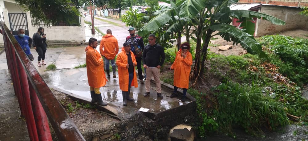 JohendersonG_'s tweet photo. Nos encontramos desplegados en todo el Municipio, atentos y prevenidos a esta onda tropical #27 la cual está originando precipitaciones en todo el territorio nacional, aquí estamos pueblo de Linares Alcántara juntos en acción preventiva, venceremos!

#TrabajadoresConLaPatria https://t.co/K0VzjBkOir