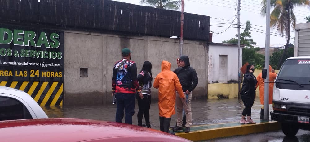 JohendersonG_'s tweet photo. Nos encontramos desplegados en todo el Municipio, atentos y prevenidos a esta onda tropical #27 la cual está originando precipitaciones en todo el territorio nacional, aquí estamos pueblo de Linares Alcántara juntos en acción preventiva, venceremos!

#TrabajadoresConLaPatria https://t.co/K0VzjBkOir
