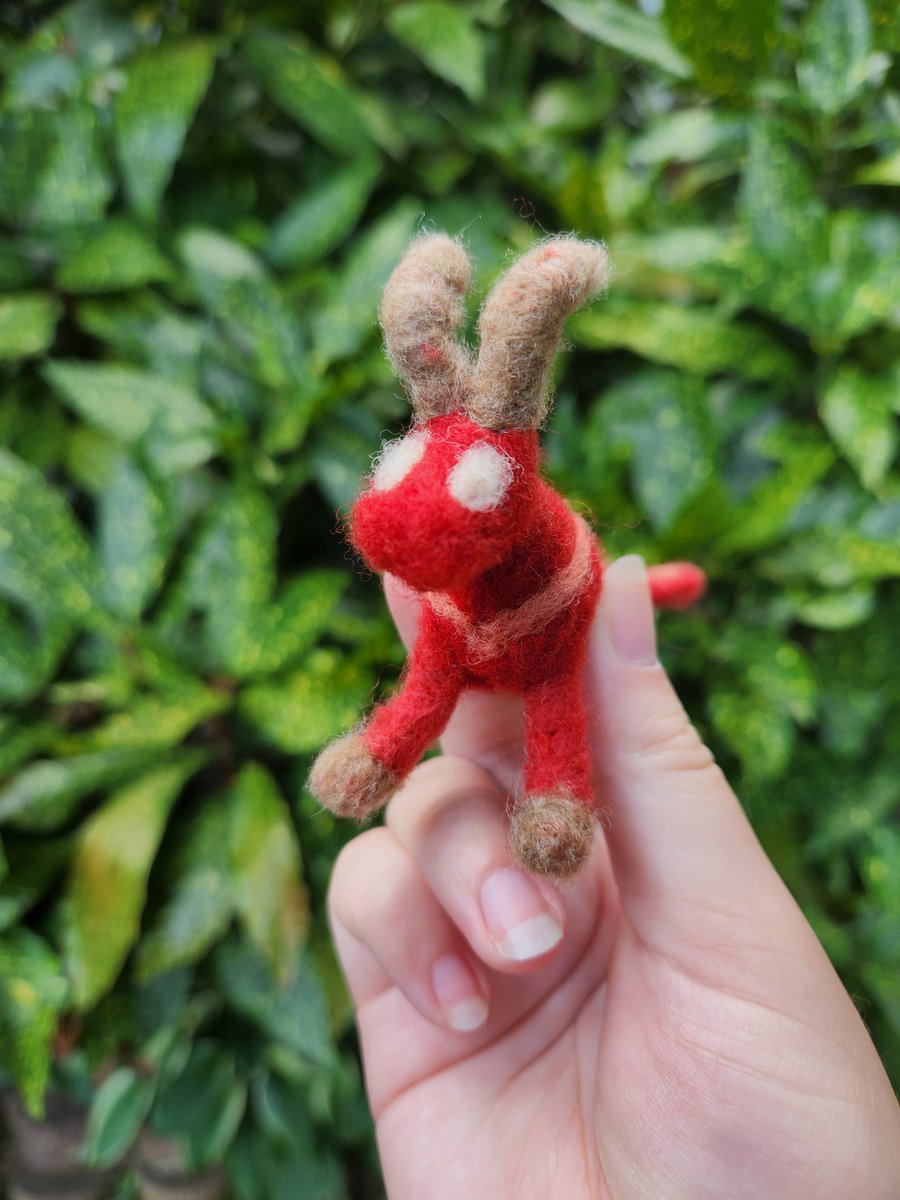 miserable_fool's tweet photo. I needle felted this fun little creature the other day. I kinda love how he turned out 😊

#felting #needlefelting #monsters #handmade #smallbusiness #queerart https://t.co/C6Dzi7QdM5