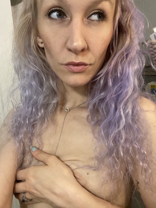 Pssst I know a secret 🤫 30% off in the comments!! Cum Play baby 🤤😘 so much unlocked content, deals, daily