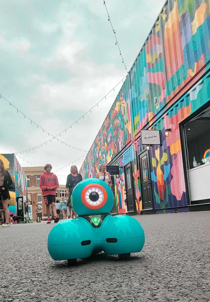 labos_creatifs's tweet image. Attention! Les robots envahissent @area506fest ! 
#bBoard #dashbot #campsSTIMA