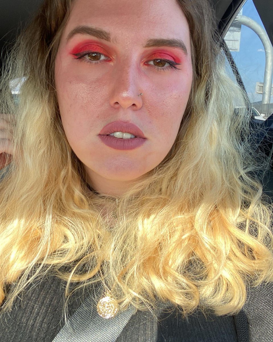laceyloki's tweet photo. Since Insta can’t be assed to actually cross post. 🫠 

Some shots from a #cannabis event I went to. Used @KimchiChic for the eyeshadow in the Mango Tango palette, @bareMinerals for the lip in bo$$ (I think) and other products. Pants &amp; top from @Forever21 https://t.co/gzdUQLlggq