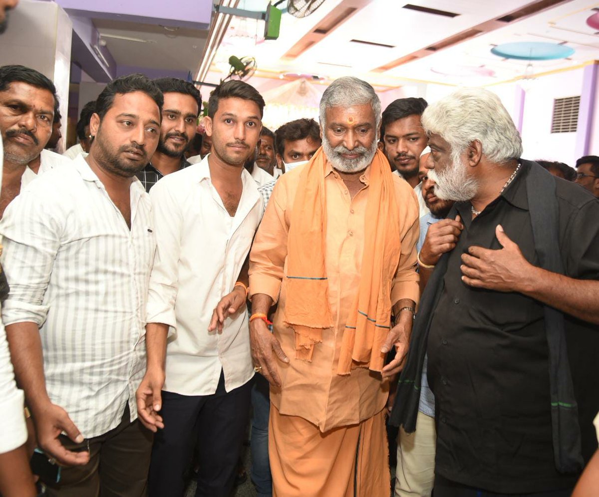 AmmukuttyYsrcp's tweet photo. ఈరోజు పుంగనూరులో శ్రీ గౌరవ  రామచంద్రారెడ్డి గారి కలిసిన వైఎస్సార్సీపీ అమ్ము కొట్టి #BLACKPINKxPUBGM #APolicyForLabour #YSRKapuNestham #ysrcpplenary #jaganFailedCM #CMPunjabElection #cmpunjabelections https://t.co/inDNIXiNdA https://t.co/nrRKSkk9sg