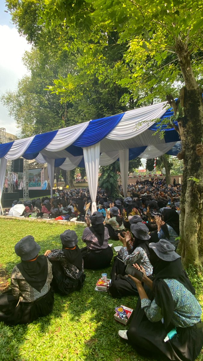 stravvbberry's tweet photo. [Day 2 MPKMB 59 Sekolah Vokasi IPB] 

59! beberapa tahun lagi bakal kangen momen momen ini pasti

#VOKASIIMPACT #MPKMB59SVIPB #IPBDigdaya #VokasiJuara #TheGlimpseStoryofGatamalaAgrinawa https://t.co/LLgTfUYw4H