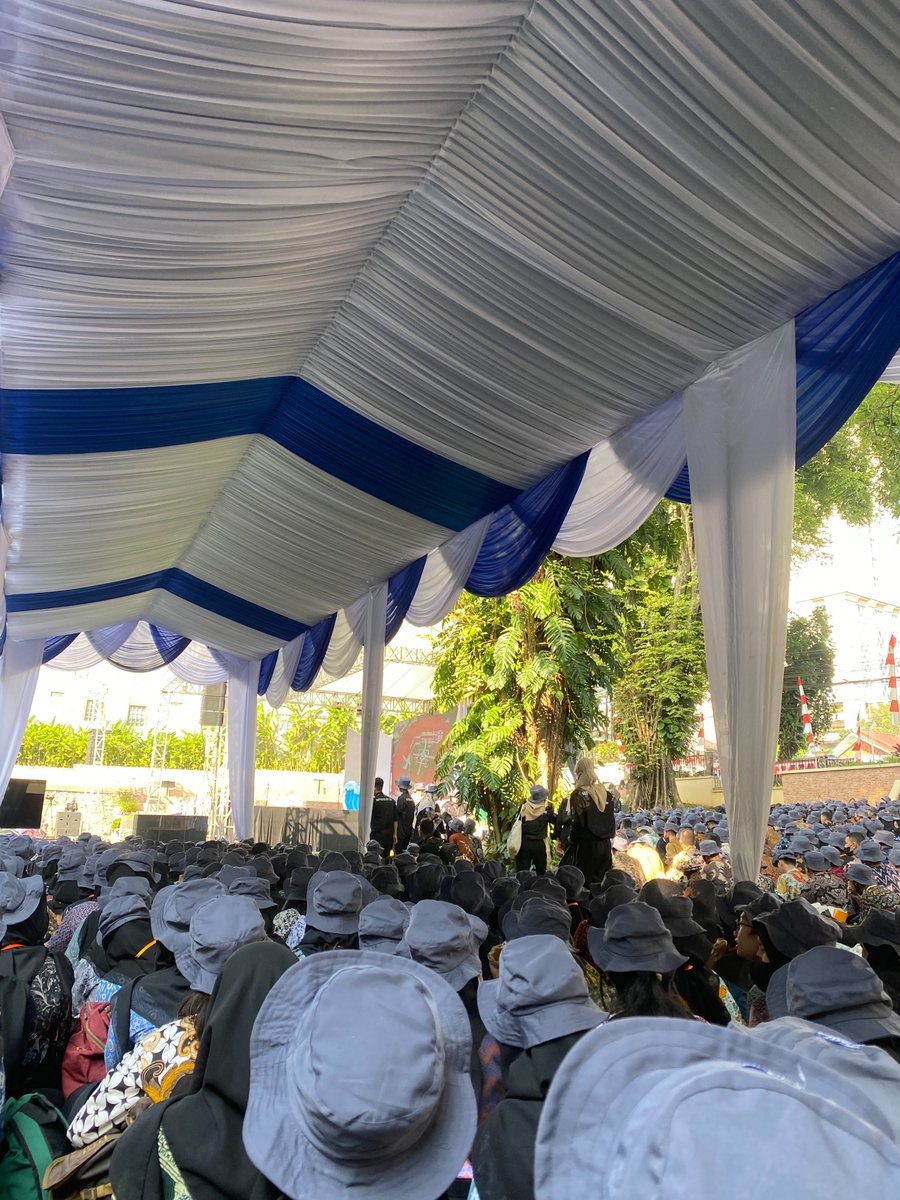 stravvbberry's tweet photo. [Day 2 MPKMB 59 Sekolah Vokasi IPB] 

59! beberapa tahun lagi bakal kangen momen momen ini pasti

#VOKASIIMPACT #MPKMB59SVIPB #IPBDigdaya #VokasiJuara #TheGlimpseStoryofGatamalaAgrinawa https://t.co/LLgTfUYw4H