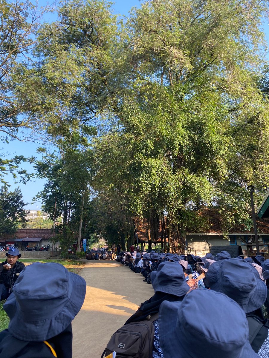 stravvbberry's tweet photo. [Day 2 MPKMB 59 Sekolah Vokasi IPB] 

59! beberapa tahun lagi bakal kangen momen momen ini pasti

#VOKASIIMPACT #MPKMB59SVIPB #IPBDigdaya #VokasiJuara #TheGlimpseStoryofGatamalaAgrinawa https://t.co/LLgTfUYw4H