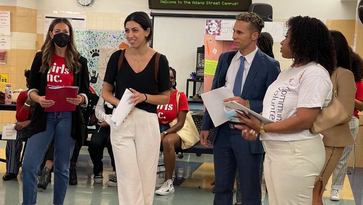 At our July 27 Market Day, middle school students pitched their businesses to professionals from @BankofAmerica + @jpmorgan. Students presented prototypes of beauty products, games, and social justice services. Learn more about their business ventures: ⁠girlsincnyc.org/single-post/su…