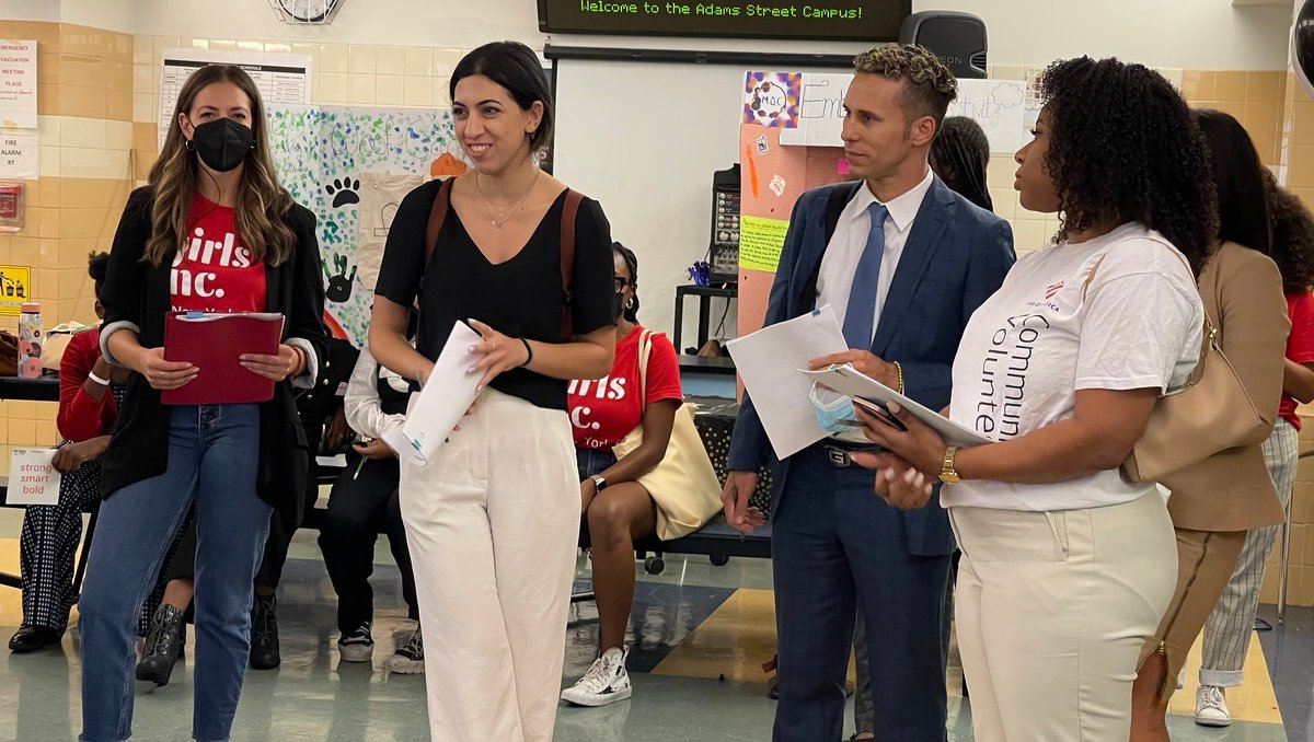 girlsincnyc's tweet photo. At our July 27 Market Day, middle school students pitched their businesses to professionals from @BankofAmerica + @jpmorgan. Students presented prototypes of beauty products, games, and social justice services. Learn more about their business ventures: ⁠https://t.co/D3rRY4cPSV https://t.co/QjqsXQRsAs