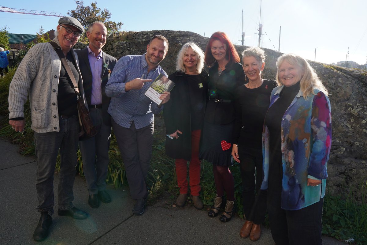 streamocon's tweet photo. Here's a fun picture from when we hosted Dr Suzanne Simard down at Sunset Labs for a discussion about her newly released book Finding The Mother Tree: Discovering the Wisdom of the Forest.

It's always such an honour to host leading changemakers &amp; brilliant minds like Dr Simard! https://t.co/Gvpq647pr7