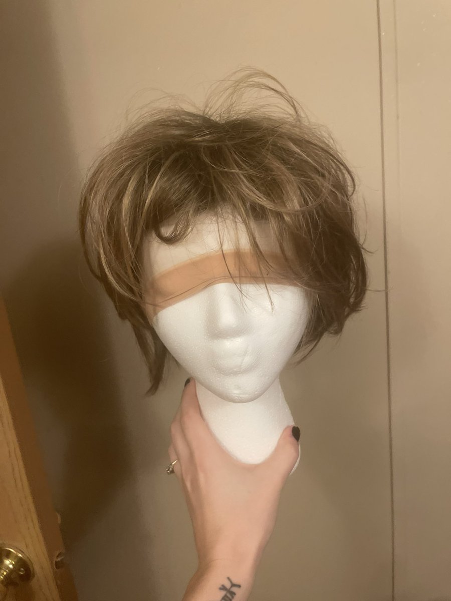 jesssieferrrell's tweet photo. selling these wigs for my mama! after her cancer treatments she thought she’d wear them but ended up not. message me for pricing! 
2nd one is human hair! https://t.co/uUFpyCcLeR