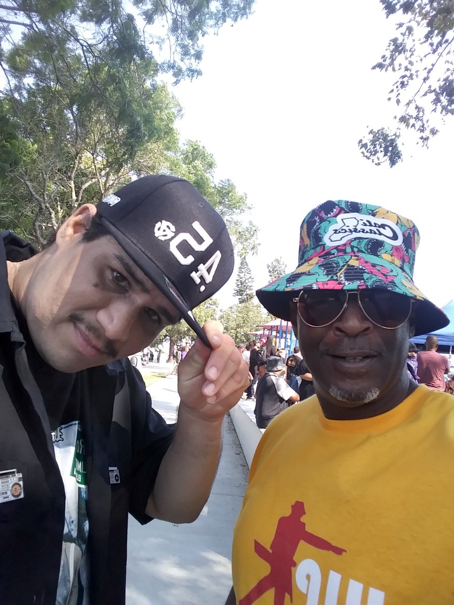 soulbrolegend's tweet photo. 💪🏾💯A lil #WestCoastWednesday Action
Cutty Mackin w/Klass KlassOne Mix that is!
Salute to the #WestCoast Fam from Washington Skating Rink to UNCLE JAMS. #CheckTheYearbook #LAHipHop #bboysummit #KlassOneMix #SoulBrotherLegendary #AsiaYu #Dance #Breakin #Poppin #Lockin #hiphopdance https://t.co/akWkbjg5i4