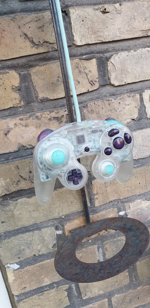 LoveBotEU's tweet photo. T3 OEM Custom Gamecube Controller.

Dyed gold (pearl) and purple (clear) shell 
OEM T3 Stickboxes
Paracord (Special Knitted)cable and dyed plug 
Custom Etika A-button
Tactile Z

🤓DM FOR INFO! 🤓 https://t.co/eYjq76C9RG https://t.co/FfLuvwap2m