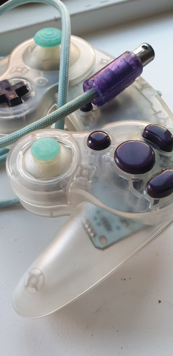 T3 OEM Custom Gamecube Controller.

HIGH Quality third party shell 
OEM T3 Stickboxes
Paracord (Glow in the dark) cable and plug
Custom buttons and sticks
Tactile Z

🤓DM FOR INFO! 🤓