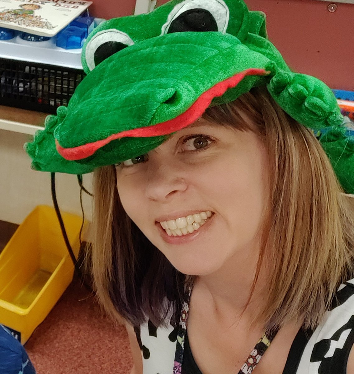 MrsDrenckpohl's tweet photo. @abmoss119 Thank you! I'm moving down to kindergarten this year and anything helps! I love reading good books and having fun with my class. ❤️📚🙂 #clearthelists #clearthelist 
https://t.co/7YtsUrV4TJ https://t.co/L7RrQz1A22