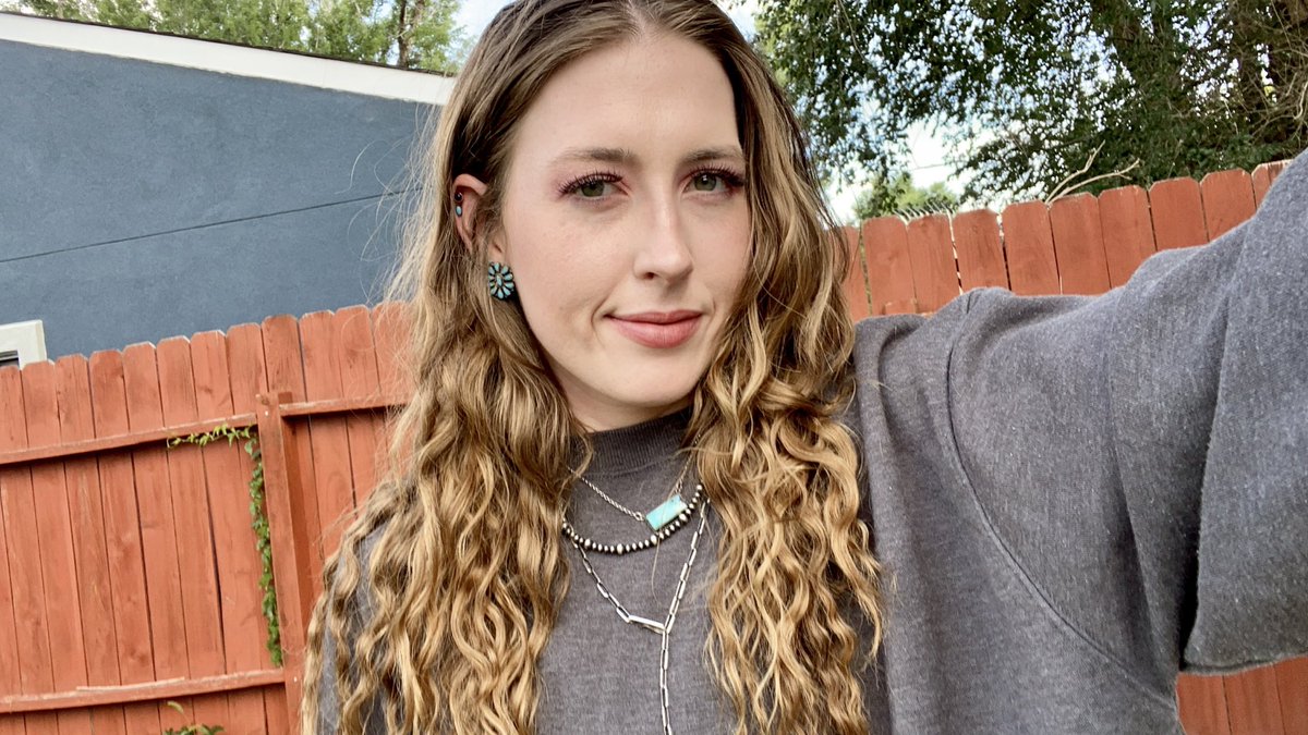 DoddsIsla's tweet photo. Already missing Colorado☀️
(and the water for making my hair look THIS GOOD) https://t.co/NHzr0Uu9aG