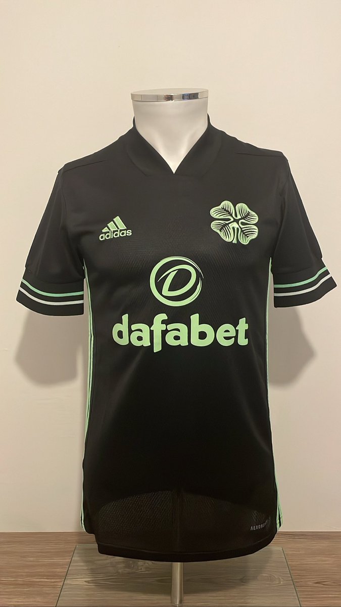 Lots of original classic shirts currently in stock. Message or dm on Instagram to enquire.

Any retweet’s would be greatly appreciated 🍀

#celtic #celticshirts #classicfootballshirts #footballshirt