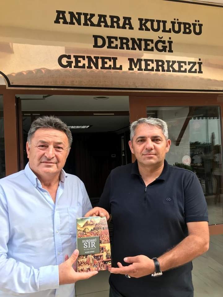 Kitabımı Ankara Kulübü Derneği Genel Başkanı Dr.Sn. Metin Özaslan'a arz ettim.
Seymenlerimize selam olsun.