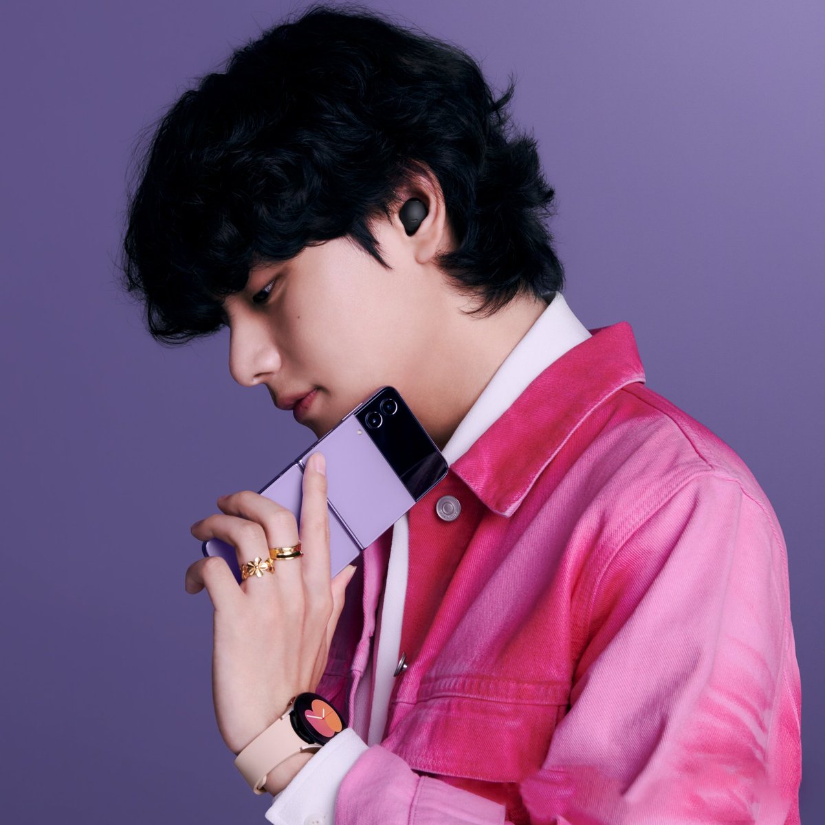 BIGHIT_INFO's tweet photo. 📸 BTS for Galaxy Z Flip4 https://t.co/hKRVfSNIpM