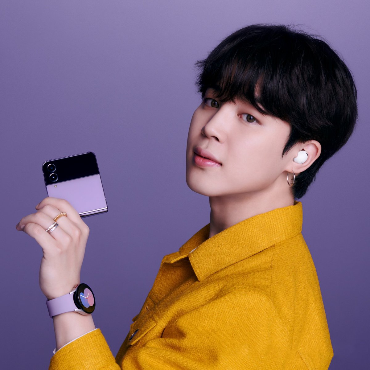 BIGHIT_INFO's tweet photo. 📸 BTS for Galaxy Z Flip4 https://t.co/hKRVfSNIpM