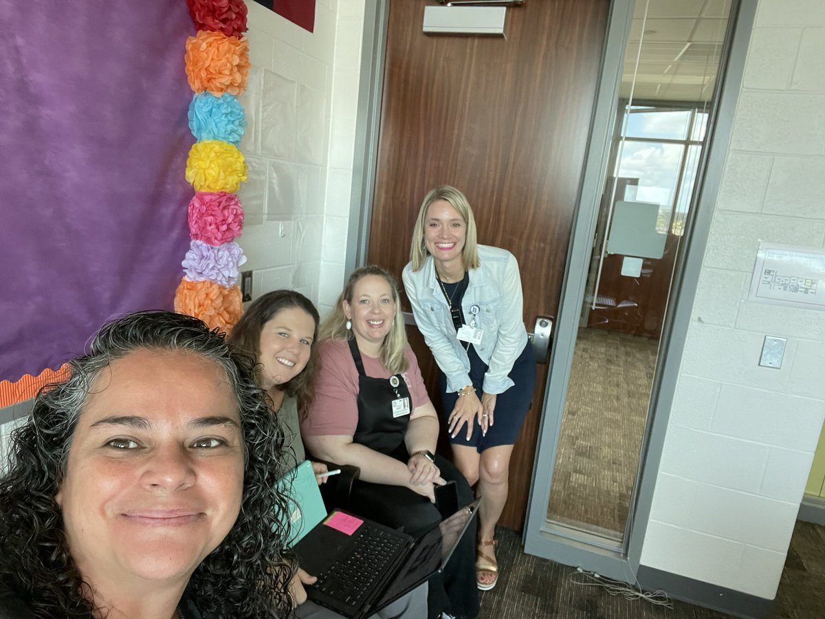 MrsCoraza5th's tweet photo. Thanks @kyndrahartzler we learned lots and the RESOURCES WERE AWESOME!! @tenealhart @CFISD_ELAR2_5 @AdamElementary @CyFairISD #5th_is_Lit https://t.co/oL8UDeBq8W