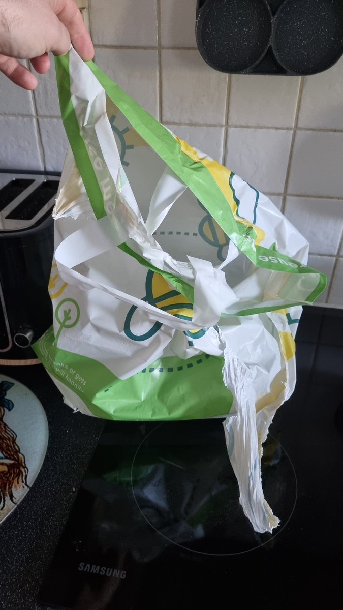 TommyBroadley's tweet photo. @AsdaServiceTeam look at the state of this. After a 5 minute walk home with 6 cans of cola 🤨

You are so cheap https://t.co/6aHzrZR2Qs