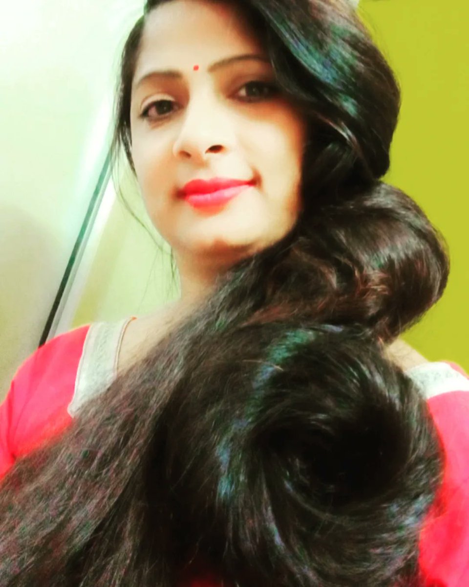 smitalonghair's tweet photo. Healthy & Traditional ❤️
.
#smitasrivastava #smitalongesthair #bigbun #supebbun #longhairbeauty #beautifullonghair #naturallonghair #hairinspiration #hairoftheday #hairbunstyle #hairstyle #beautifulsunshine #hairdivas #hairoftheweek #hairoffacebook #hairstyles https://t.co/caaNtB0Bzz